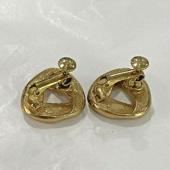 Vintage Vendome Clip On Earrings Gold Tone Infinity Ribbon Design Screw Backs - Picture 3 of 6